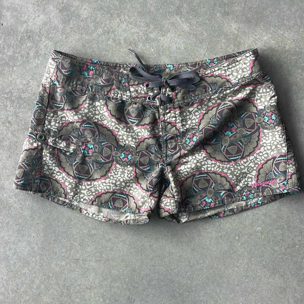Patagonia tribal print wavefarer board shorts size 2